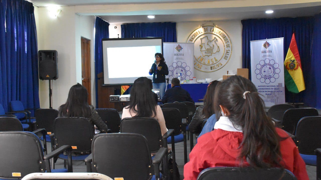 Capacitan a laboratoristas sobre transporte y toma de muestras de la viruela del mono 
