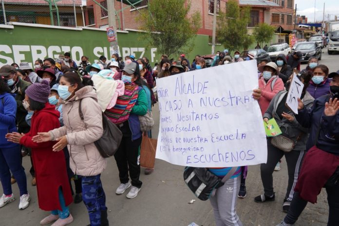 Padres de familia advierten con movilizaciones exigiendo al alcalde Arias mejoras en las unidades educativas