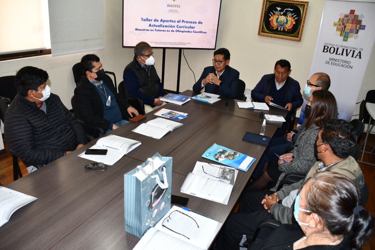 La actualización de la currícula suma aportes de maestros y tutores de Olimpiadas Científicas