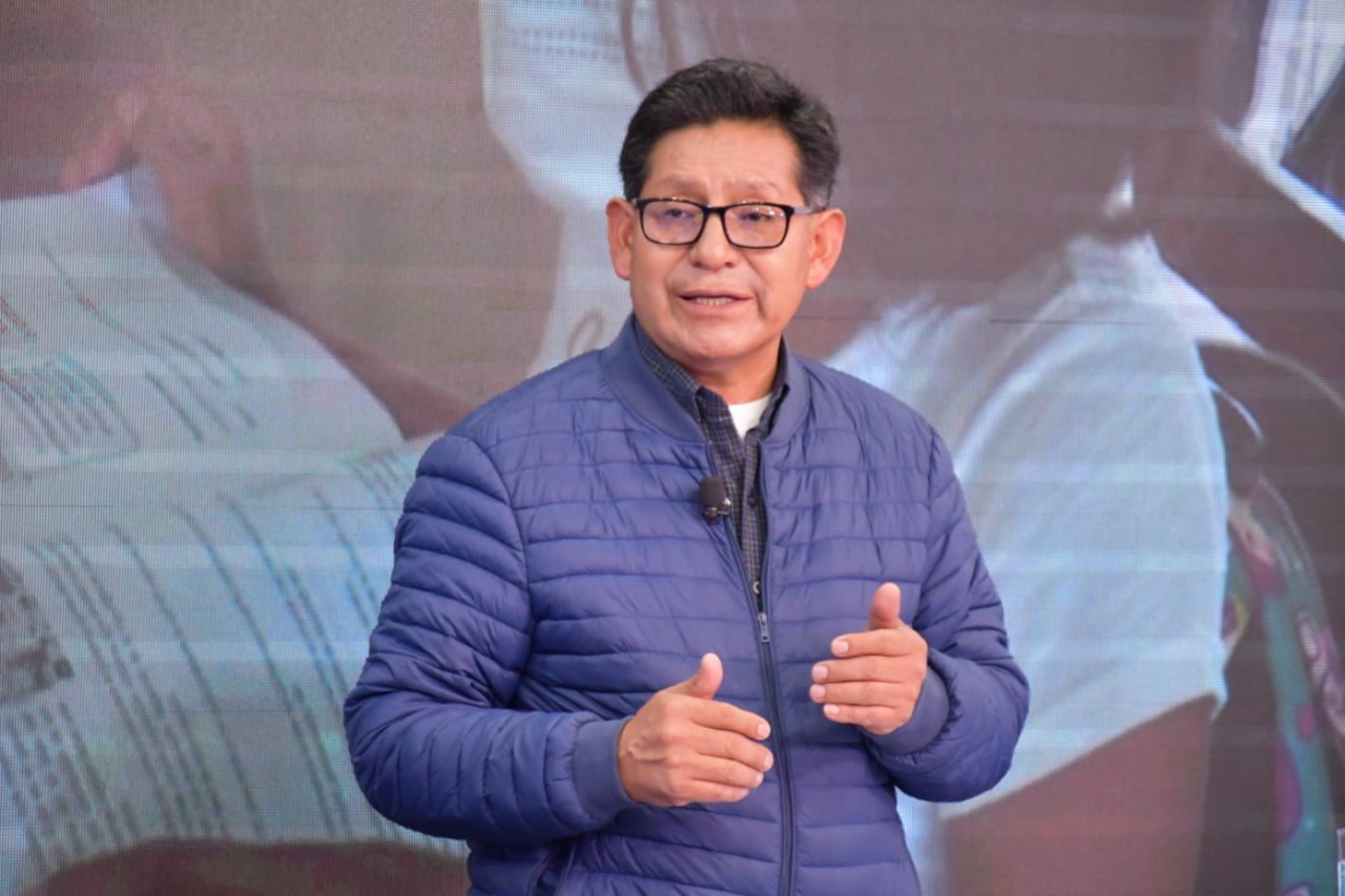 Ministro Pary niega “adoctrinamiento” a través de textos educativos