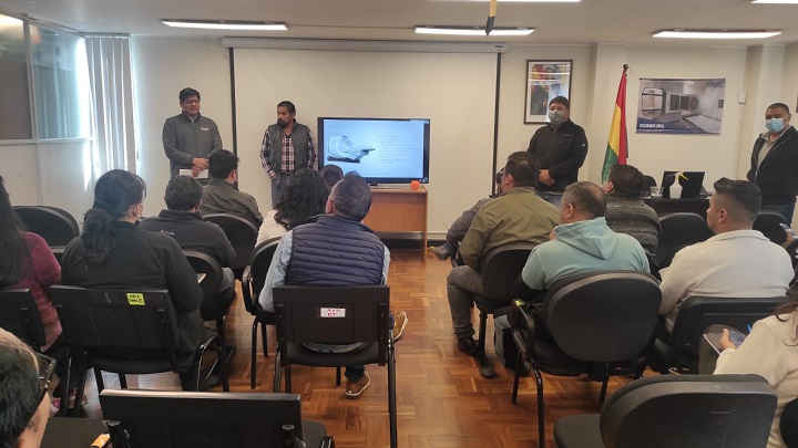 Salud realiza primera feria a la inversa de equipamiento médico especializado en radioterapiaSalud realiza primera feria a la inversa de equipamiento médico especializado en radioterapia