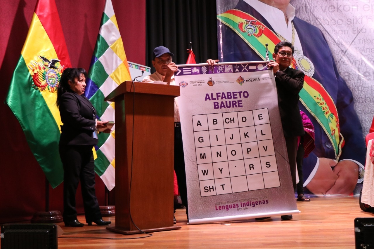 Bolivia celebra el Decenio de las Lenguas Indígenas 2022-2032 con la presentación de alfabetos, himnos y diccionarios en idiomas originarios