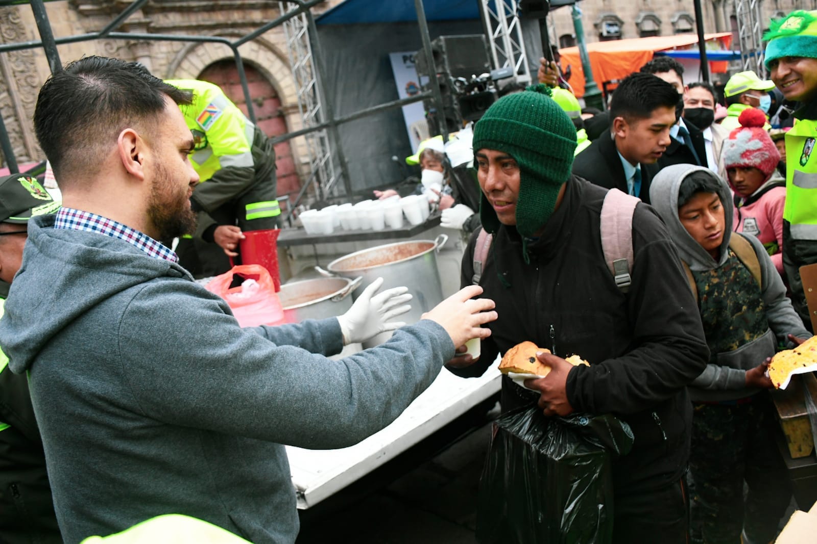 Niños de hogar y en situación de calle son agasajados por el ministerio de Gobierno en La Paz
