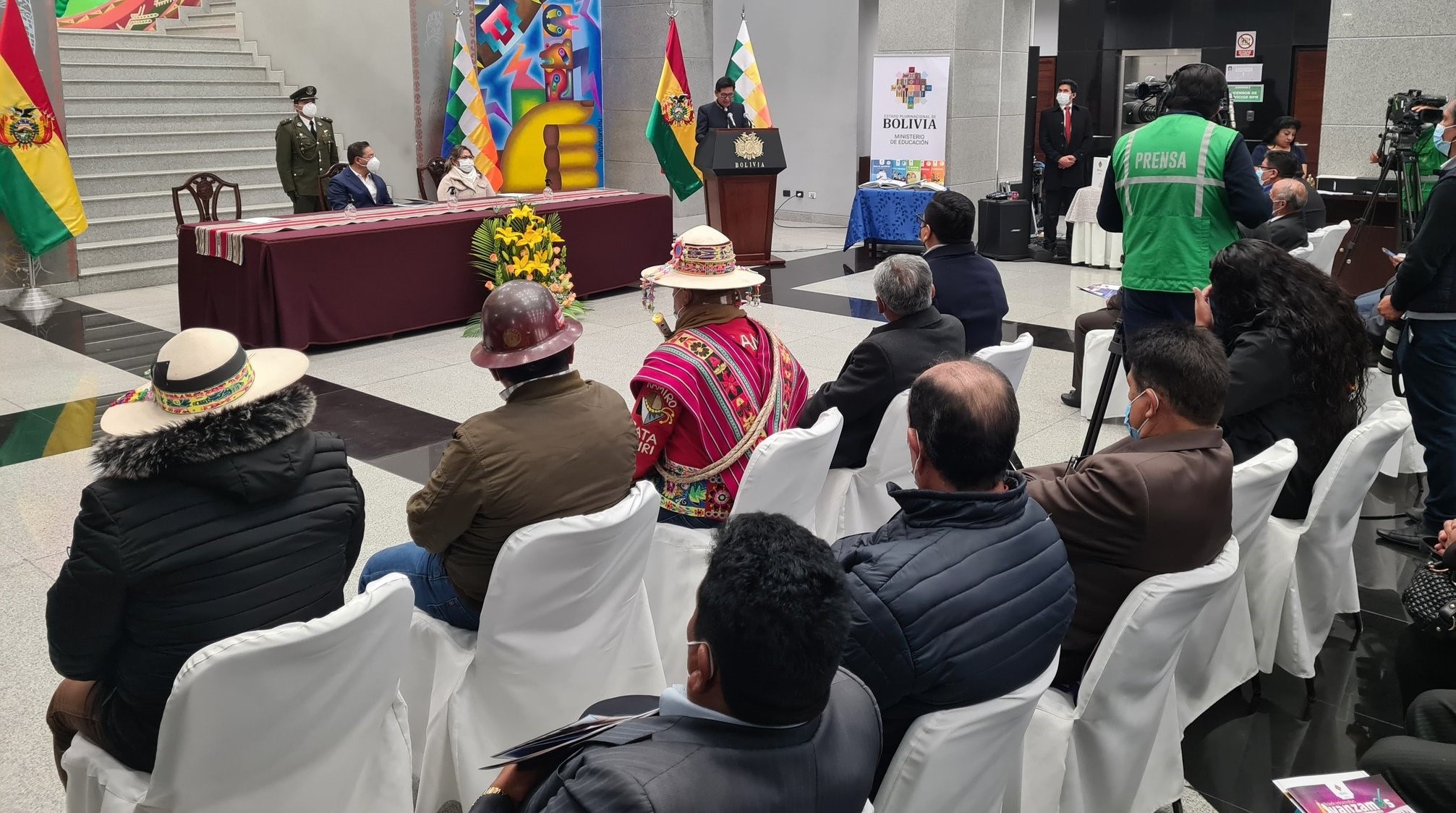 Ministro de Educación pide mejorar la calidad educativa e incentivar la lectura e investigación