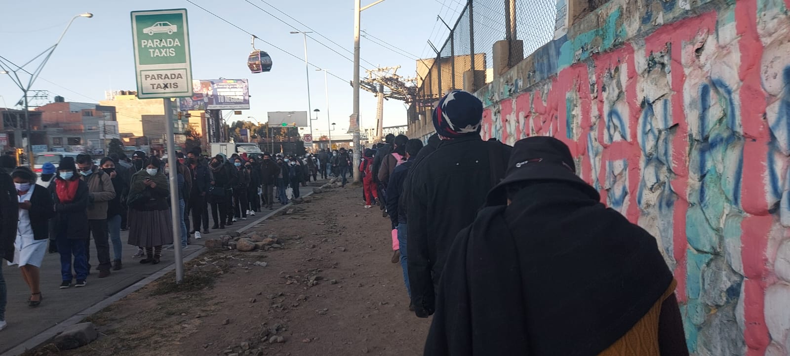 Padres de familia cumplen segundo día del bloqueo en El Alto