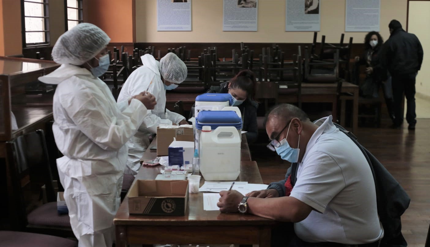 Protestan contra dirigentes del Colegio Médico de Bolivia que convocan a paro de 72 horas