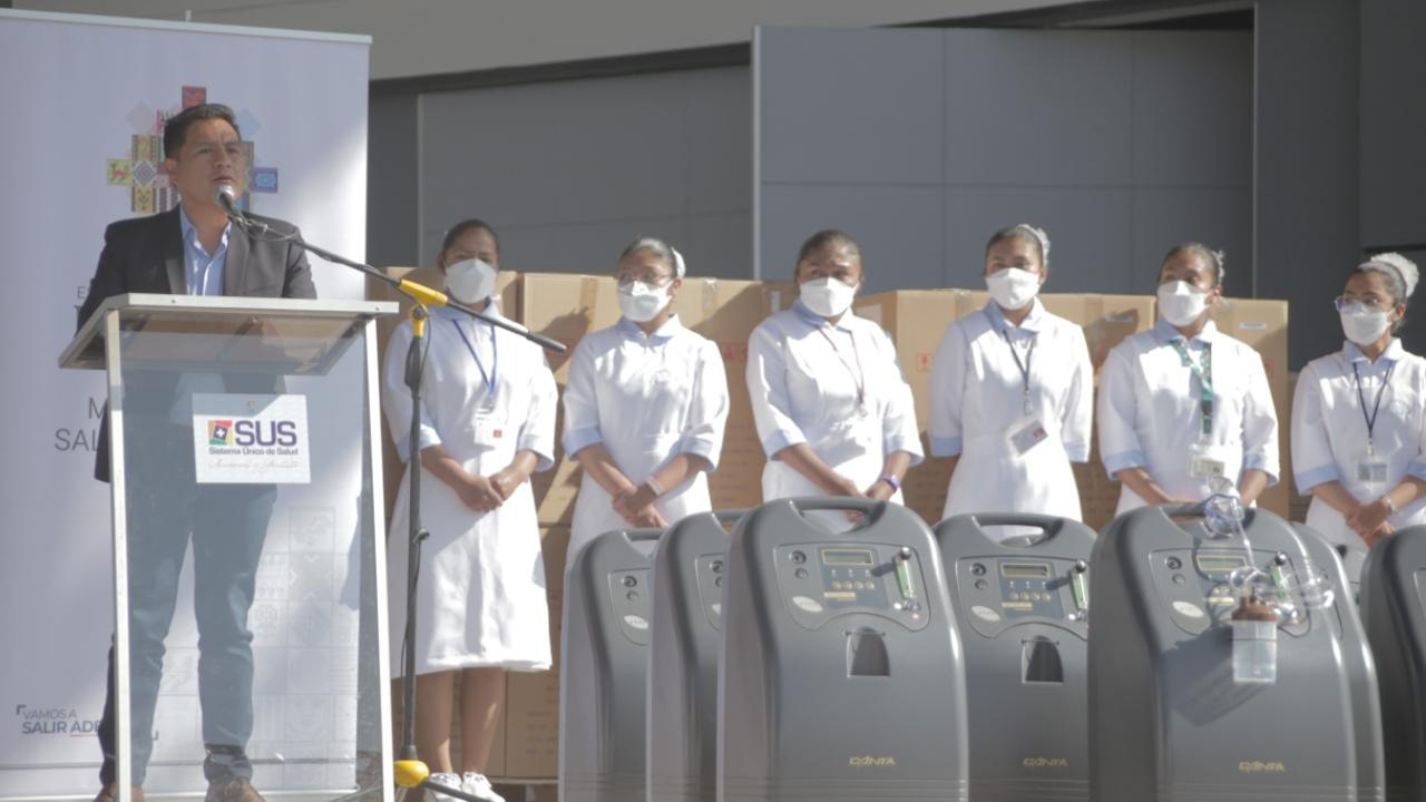 Gobierno entrega equipos de oxigenoterapia a centros de salud y hospitales de La Paz para enfrentar quinta ola