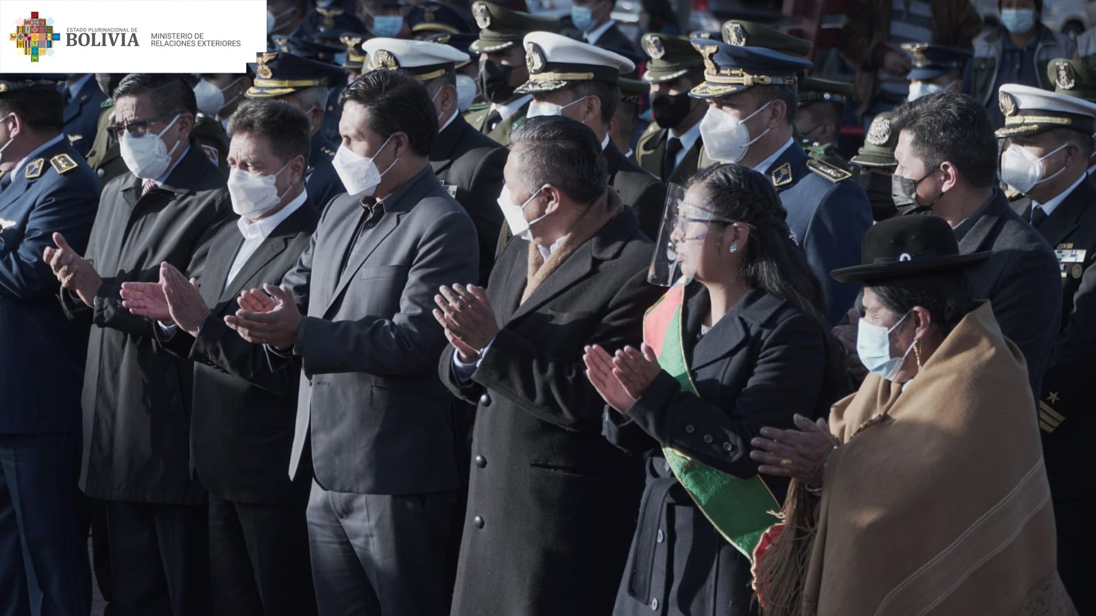 Autoridades y organizaciones sociales rinden homenaje a El Alto en su 37 aniversario