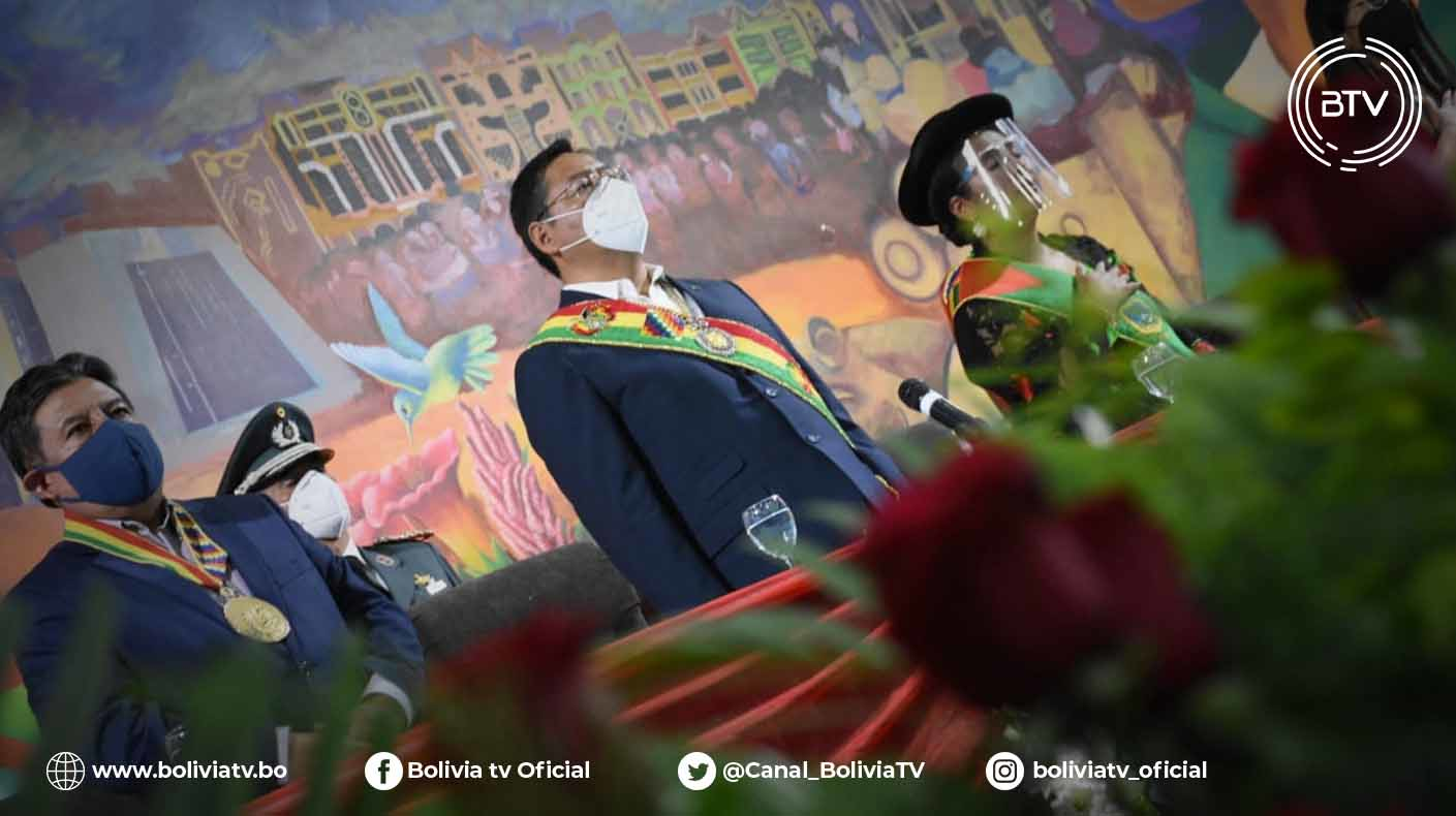 Presidente Arce y Vicepresidente Choquehuanca son condecorados en la Sesión de Honor por los 37 años de El Alto