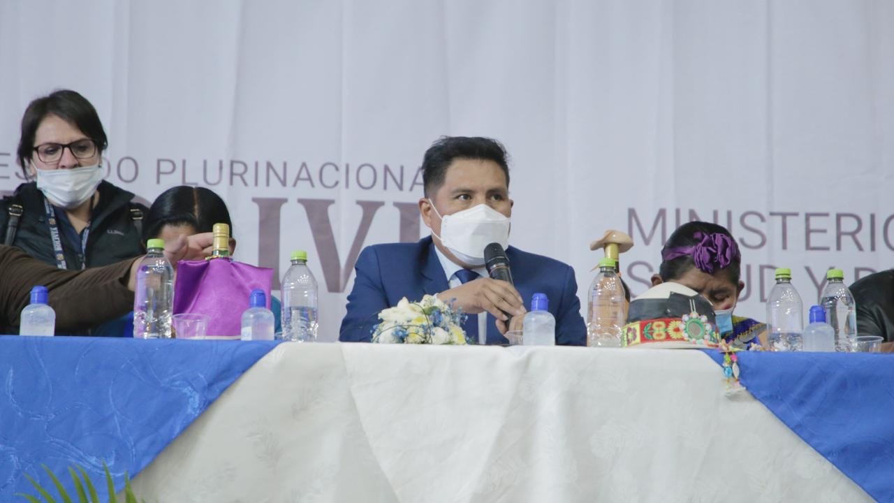 Auza: La población boliviana recibe mejor atención en salud y servicio gratuito