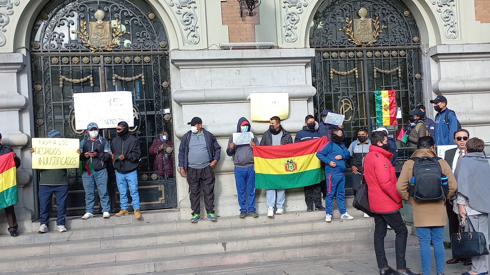 Alcaldía paceña despidió a más de 150 guardias municipales por reclamar descuentos injustificados