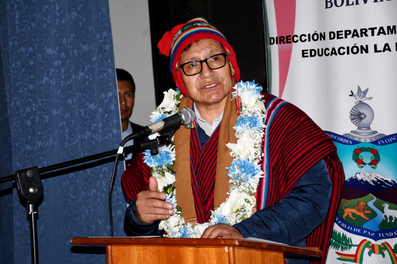 Ministro Pary insta a erradicar “burocracia” en el proceso de enseñanza en las escuelas