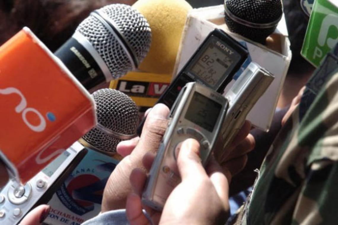 Gobierno y dueños de medios de prensa evaluarán cumplimiento de derechos laborales de periodistas