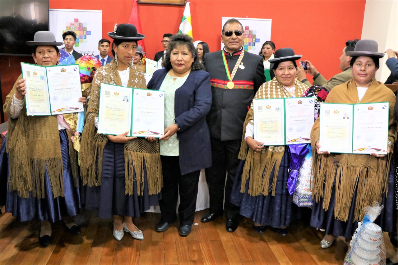 Programa de educación para trabajadoras del hogar promociona a 21 estudiantes