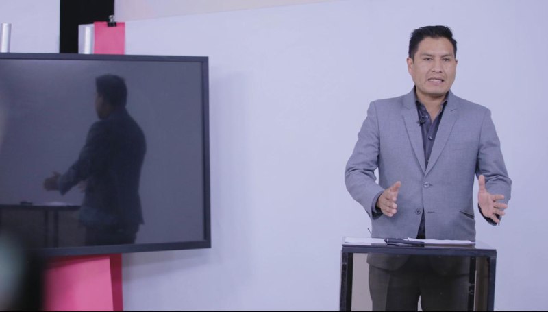 Auza anuncia descuentos a personal que suspenda servicios de salud en Santa Cruz