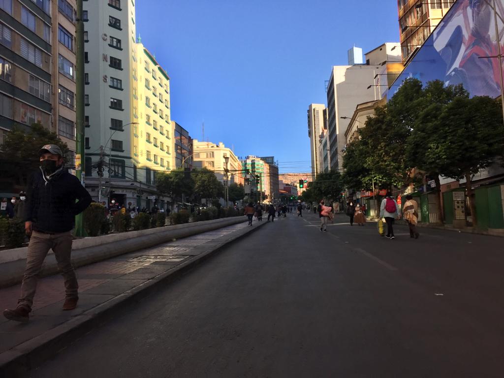 Mineros de Huanuni y transportistas bloquean el centro paceño