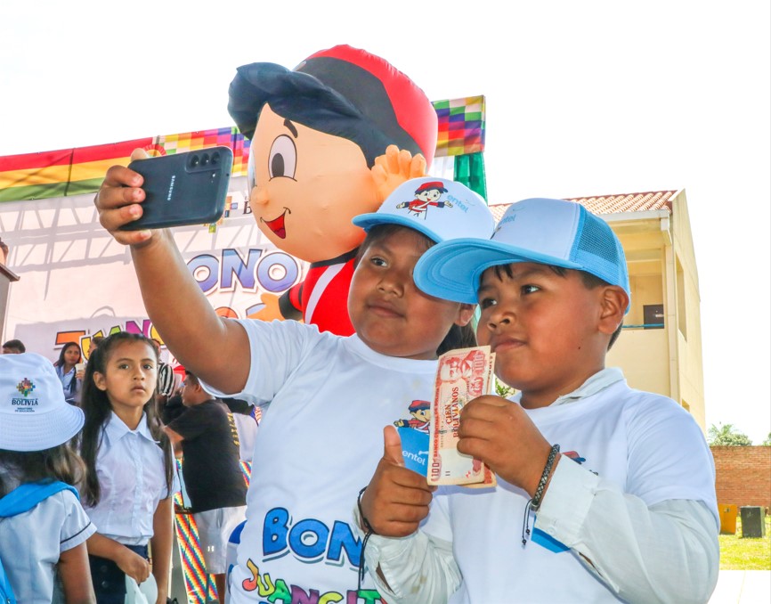 Entel contribuye con Bs 47,5 millones al pago del Bono Juancito Pinto