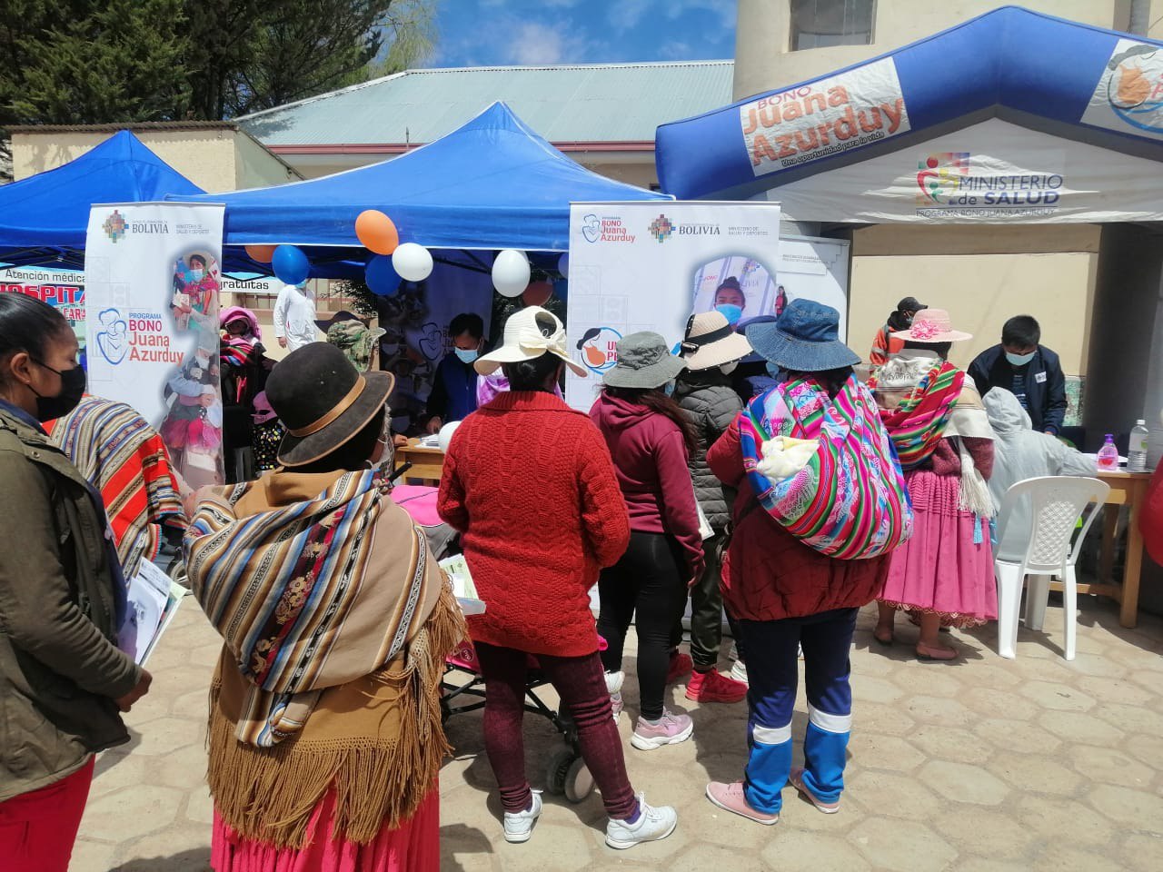 Población de Caracollo recibe atención médica y cirugías gratuitas