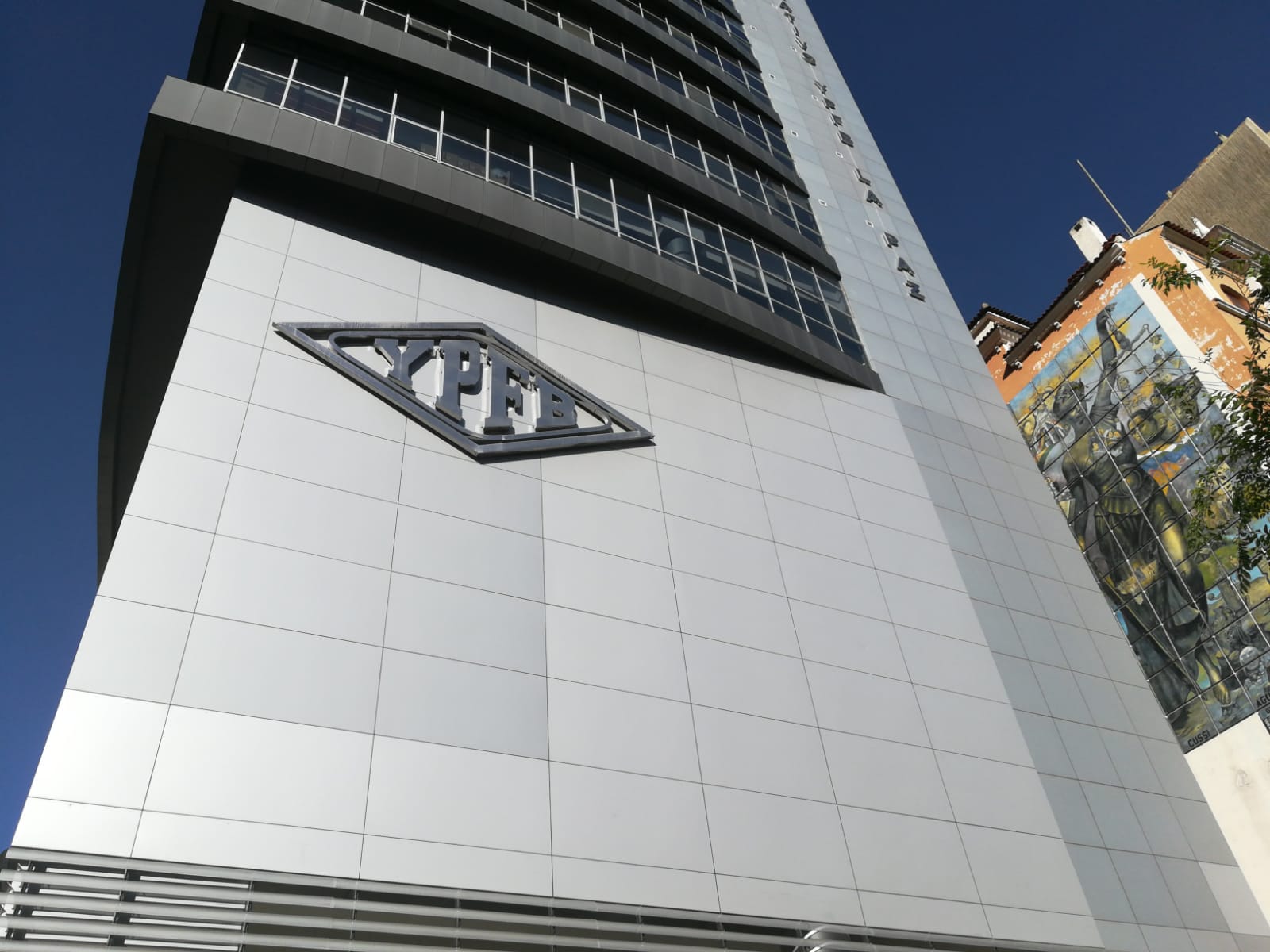 Unas 25 empresas estatales financian el Bono Juancito Pinto con más de Bs 473 millones