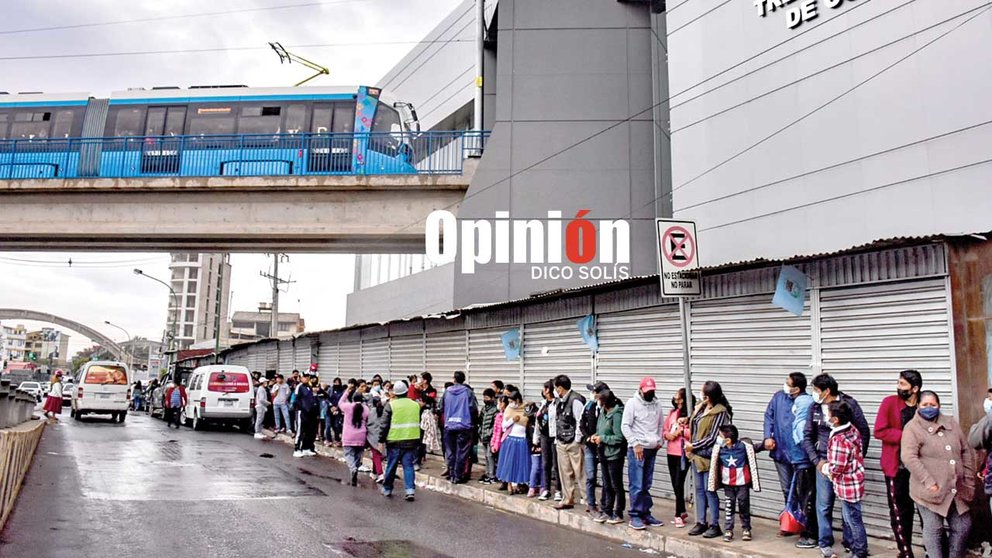 Tren Metropolitano de Cochabamba transportó a 3.500 usuarios en el primer día de operación