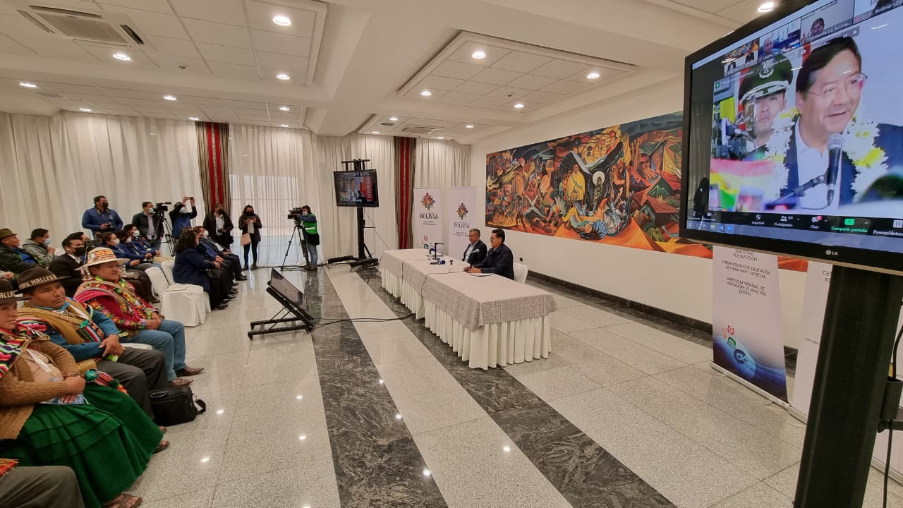 Más de 300 bolivianos residentes en el extranjero se inscribieron al Programa de Bachillerato a Distancia