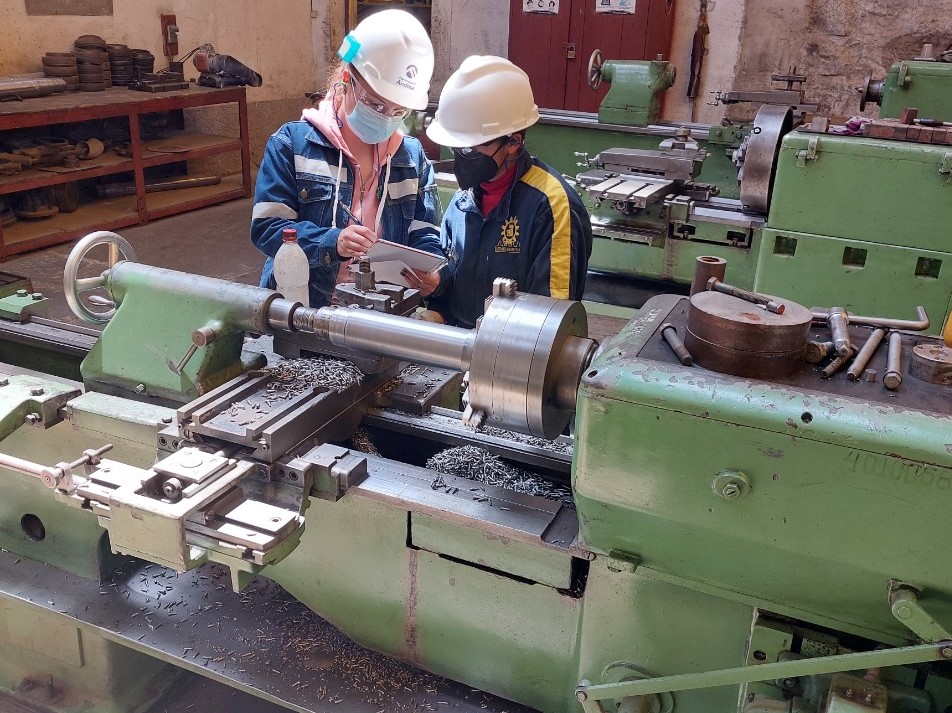 Ferroviaria Andina abre programa de pasantías para mujeres mecánicas, soldadoras y electromecánicas
