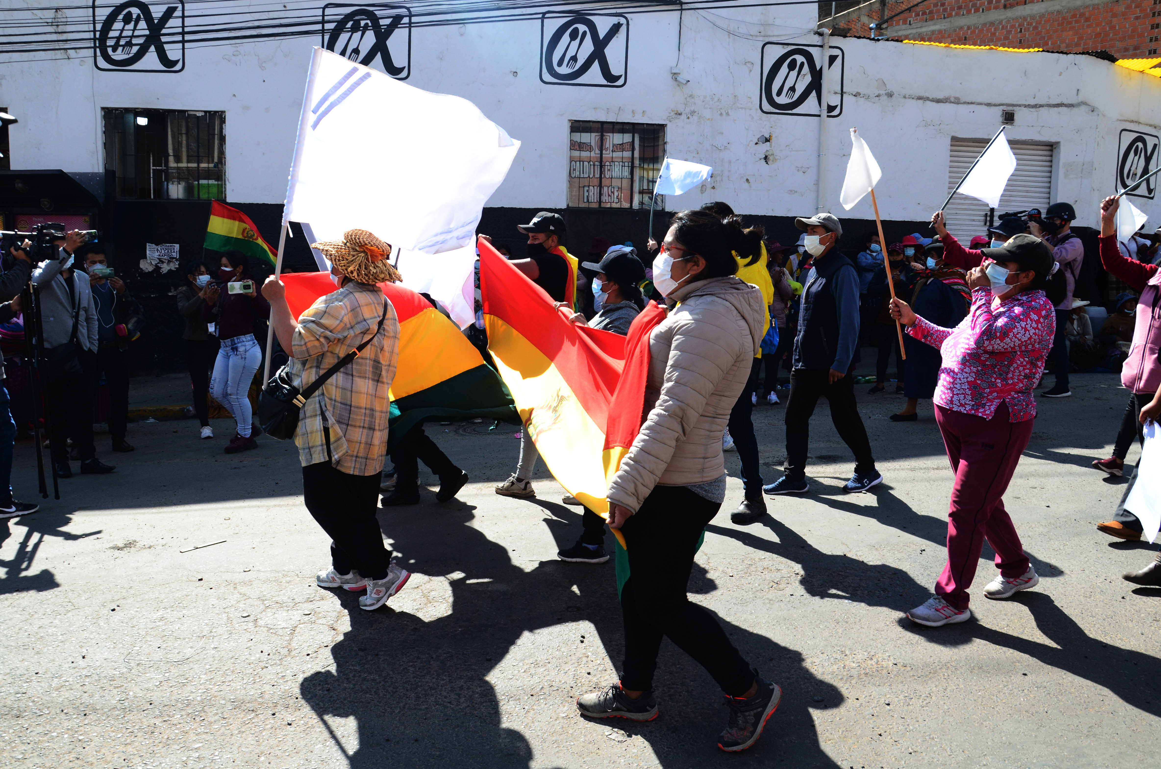 Por movilización cocalera, en 17 unidades educativas de La Paz pasarán clases presenciales y a distancia