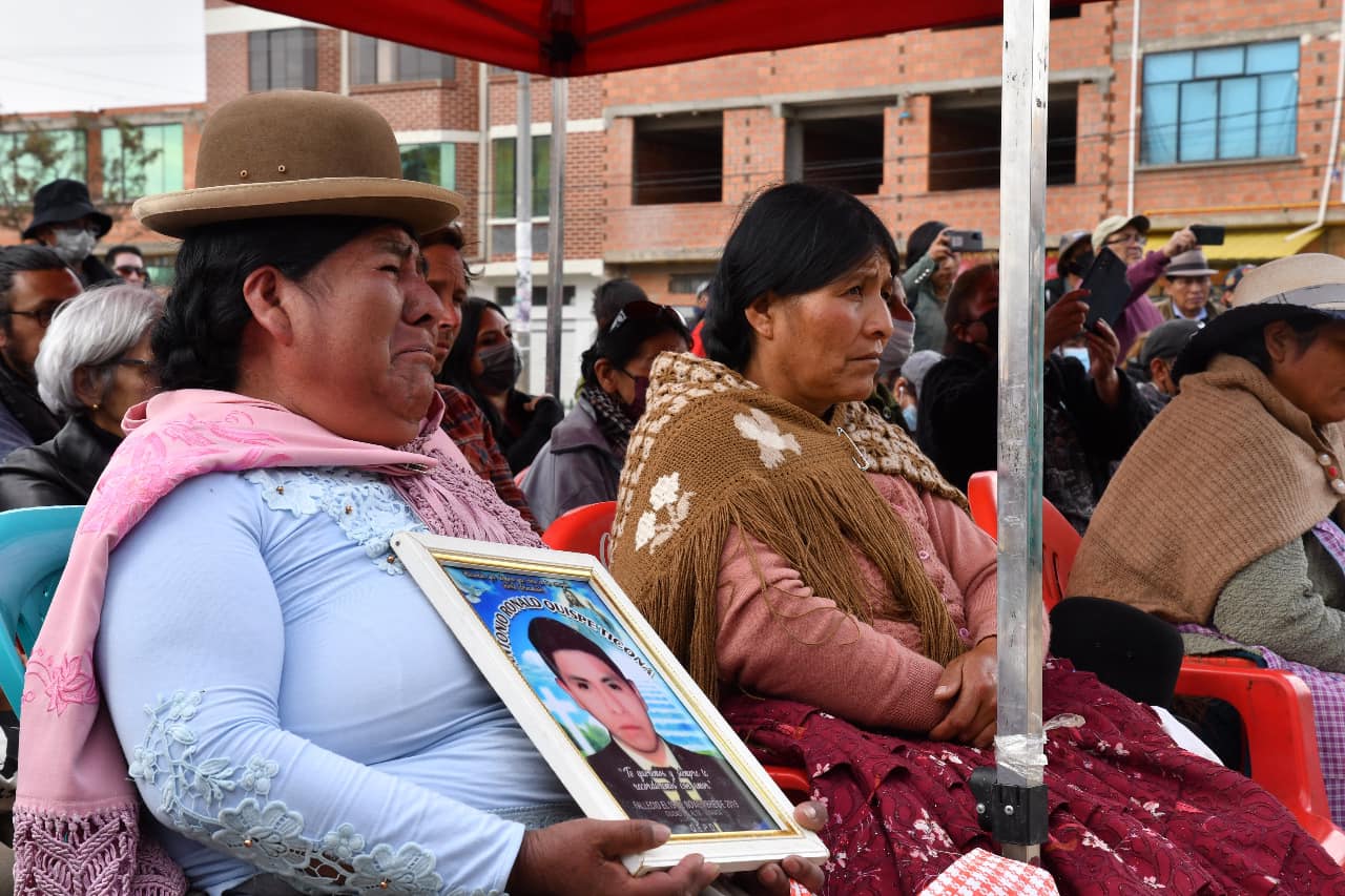 La Defensoría del Pueblo rinde homenaje a las víctimas de la masacre de Senkata y demanda justicia