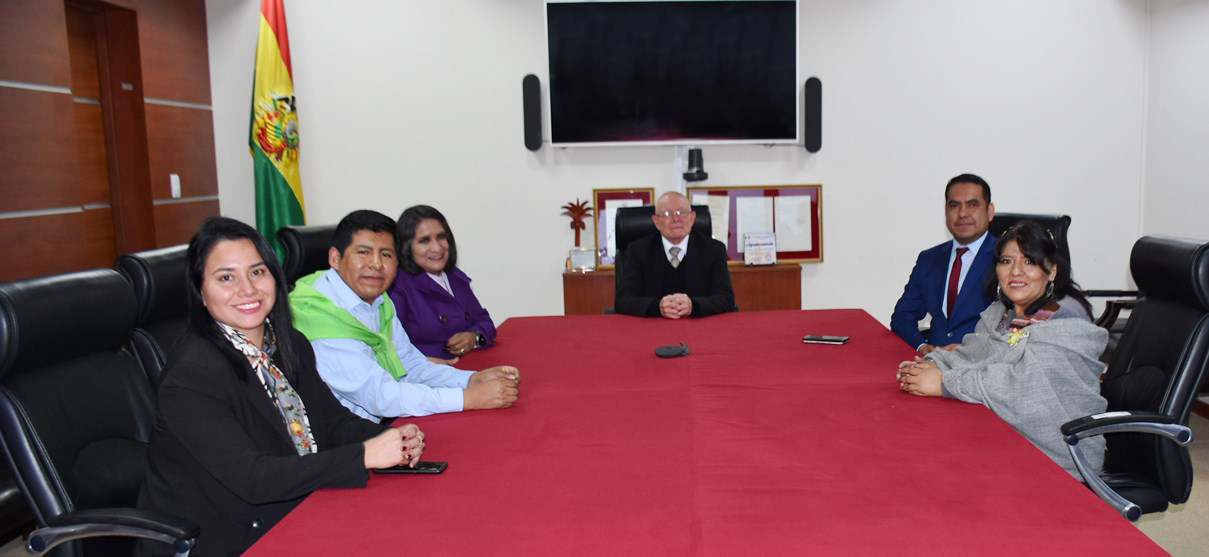 TSE impulsa norma que abre la posibilidad de alterar el orden de los apellidos