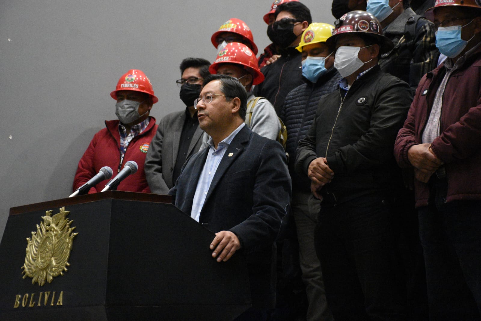 Gobierno y COB establecen incremento salarial de 3% para el haber básico y 4% al mínimo nacional (adelanto)