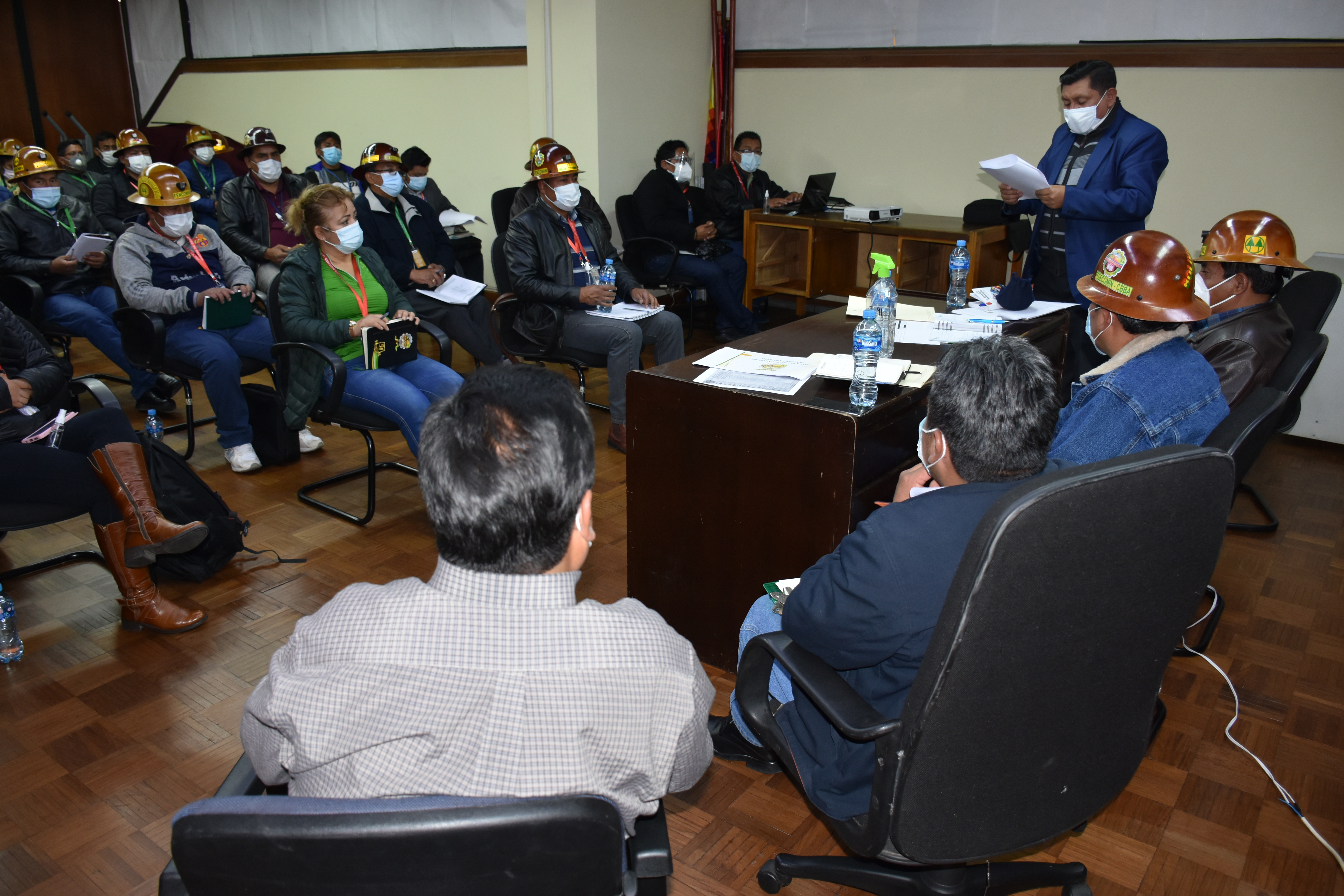 Cooperativistas trabajan propuestas con miras a encuentro nacional del sector minero