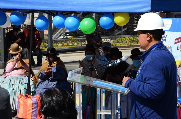 Ciudadanos cochabambinos participan en la limpieza del río Rocha