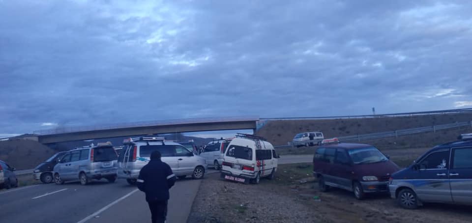 Policía reporta bloqueos esporádicos en carreteras y pide a transportistas mantener la tranquilidad