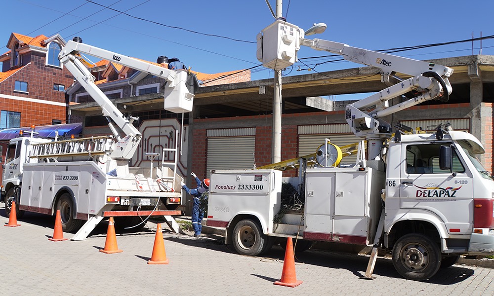 DELAPAZ instala suministro eléctrico en tres urbanizaciones de la ciudad de El Alto