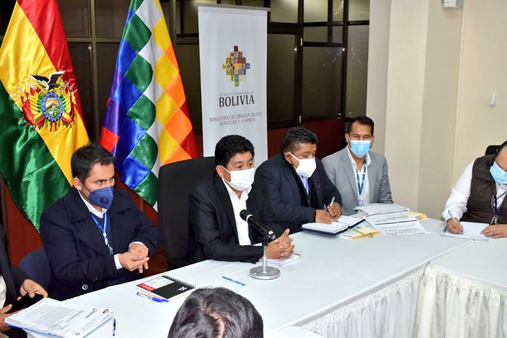 Ministro Montaño: Tocaremos las puertas que sean necesarias para resolver el conflicto del transporte