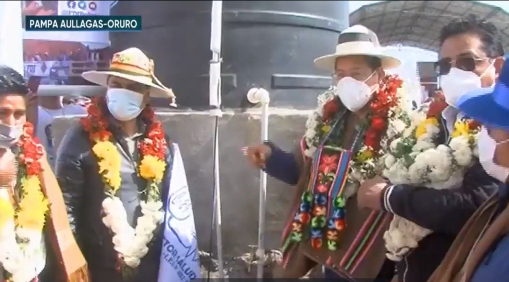 Gobierno entrega pozos con sistema fotovoltaico en Pampa Aullagas, Oruro