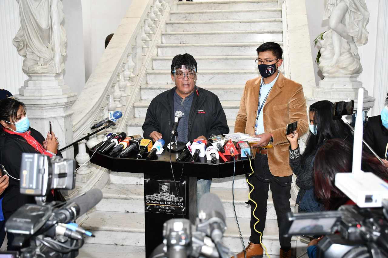 Diputado Arce dice que Camacho comete delito de encubrimiento al acoger procesados por los hechos de 2019