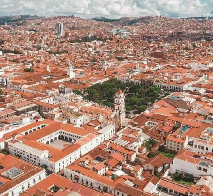 Presidente rinde su homenaje en el aniversario del departamento de Chuquisaca