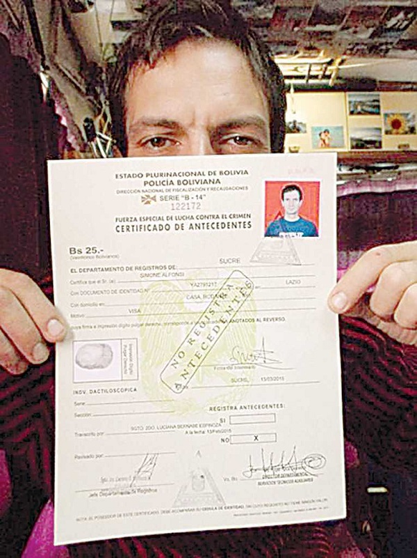 Policía descentraliza sus servicios para la emisión de certificados de antecedentes en La Paz