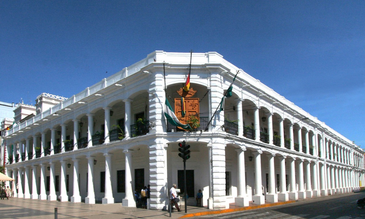 Ítems fantasmas: Testigos develan que parte de los contratos eran para la barra de un equipo de fútbol cruceño