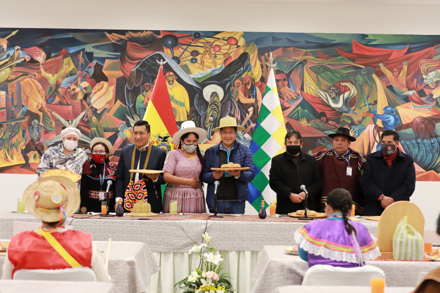 Presidente comienza el Día de la Revolución Agraria, Productiva y Comunitaria en desayuno con pueblos indígenas