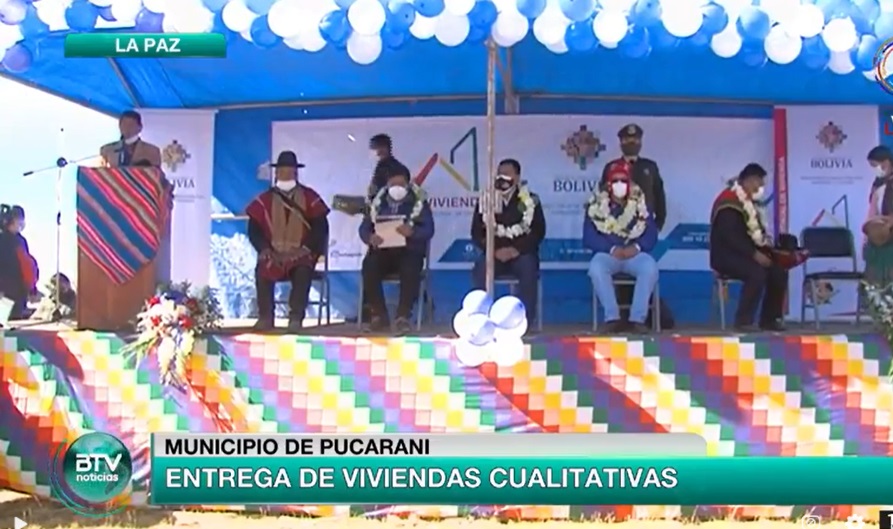 Presidente Arce entrega 28 viviendas cualitativas a familias de Pucarani (Adelanto)