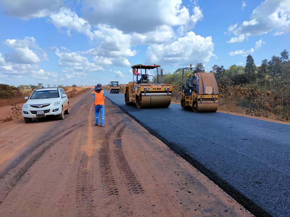 Promulgan el DS 4587 que crea un fondo concursable de Bs 1.500 millones para dinamizar la inversión pública