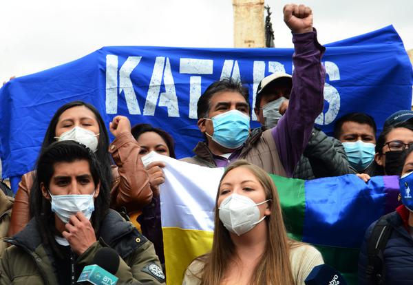 ENDE DELBENI entrega material eléctrico y socializa beneficios en Loma Suárez