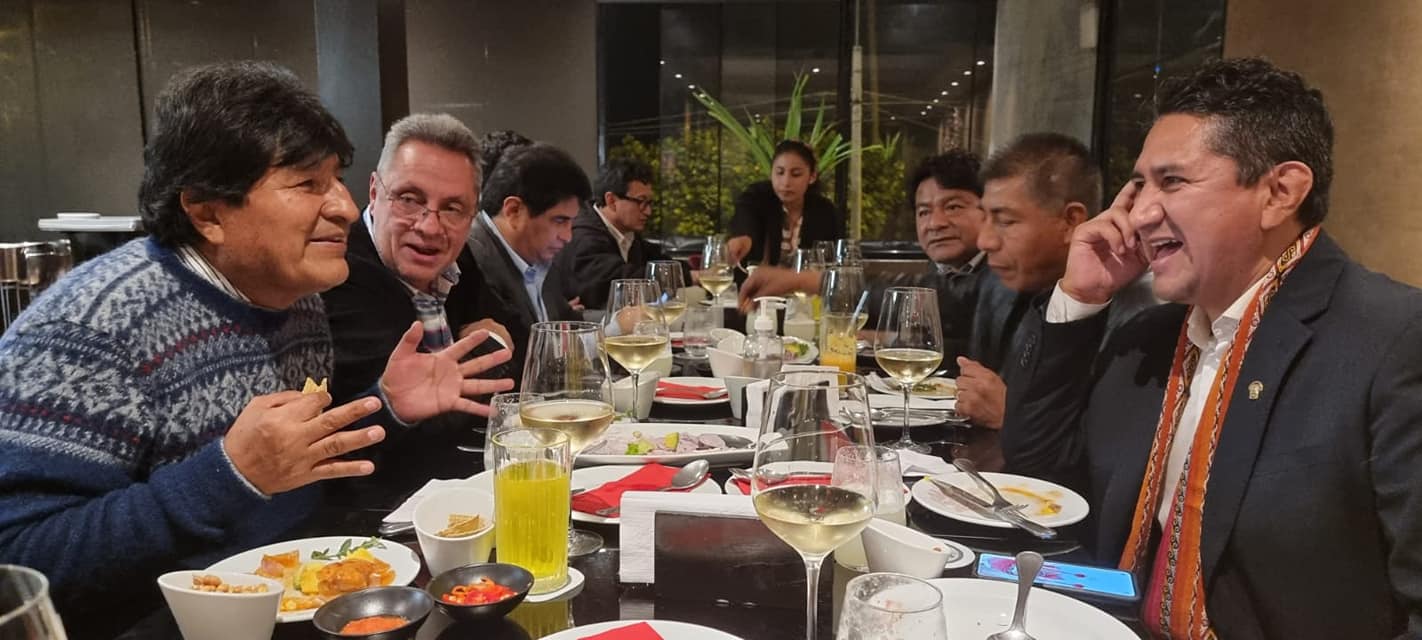 El partido de Pedro Castillo recibe a Evo Morales con cena de bienvenida en Lima