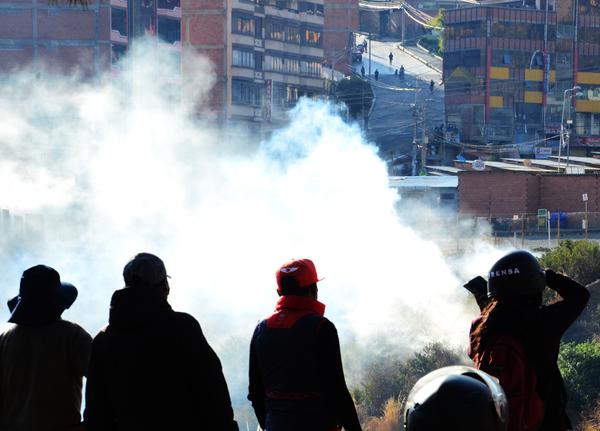 Defensoría lamenta violencia generada por cocaleros de “autodefensa” de Adepcoca que dejó 19 heridos