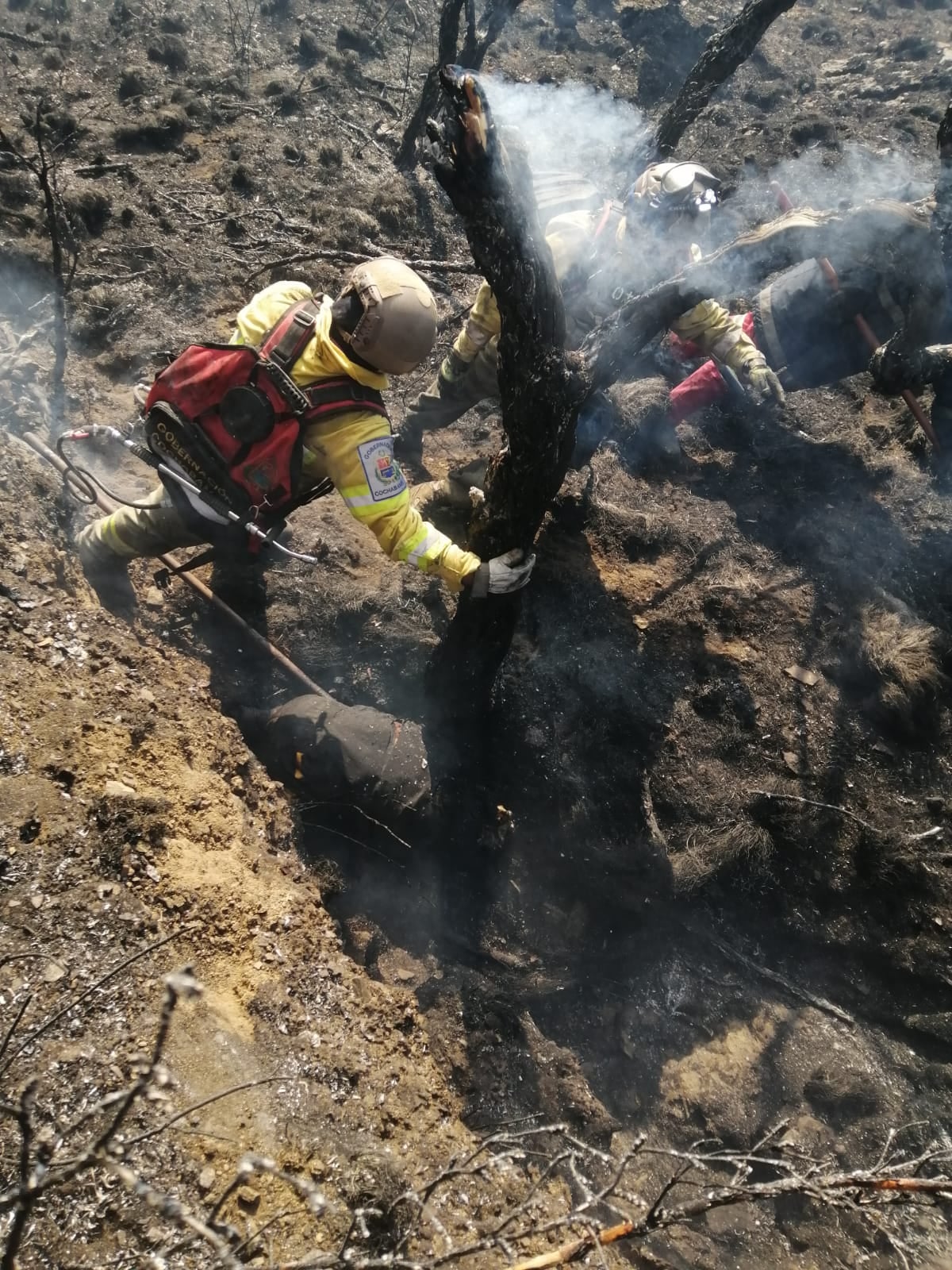 La Policía y la ABT investigan el origen del incendio en Sacaba que causó la muerte de la bombera voluntaria Ruth