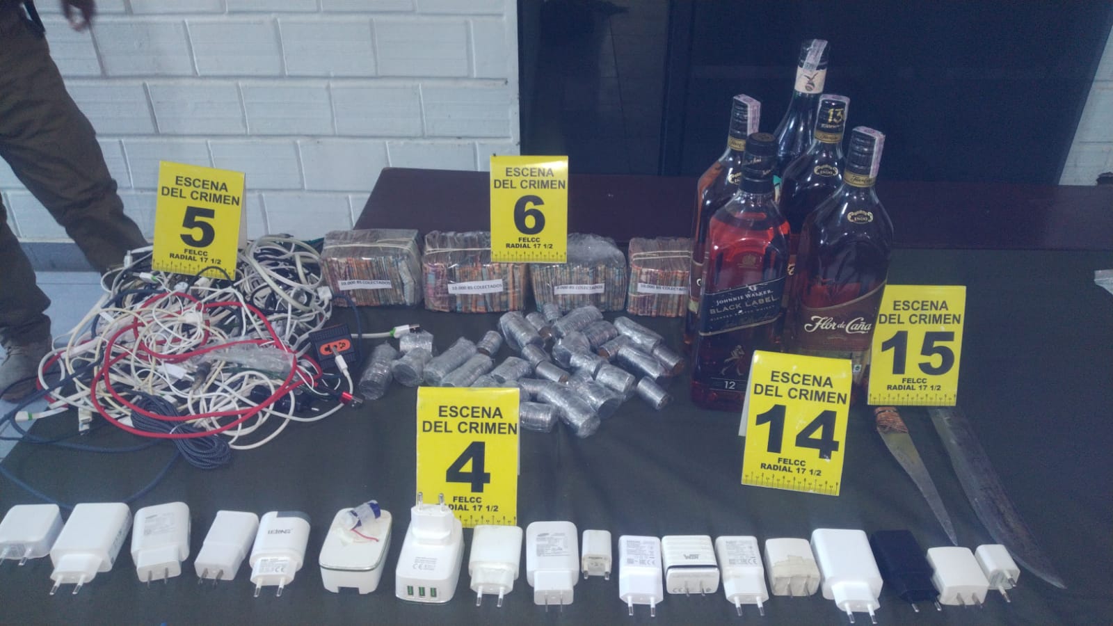 Policía secuestra Bs 37.000, celulares y sustancias controladas del interior de Palmasola