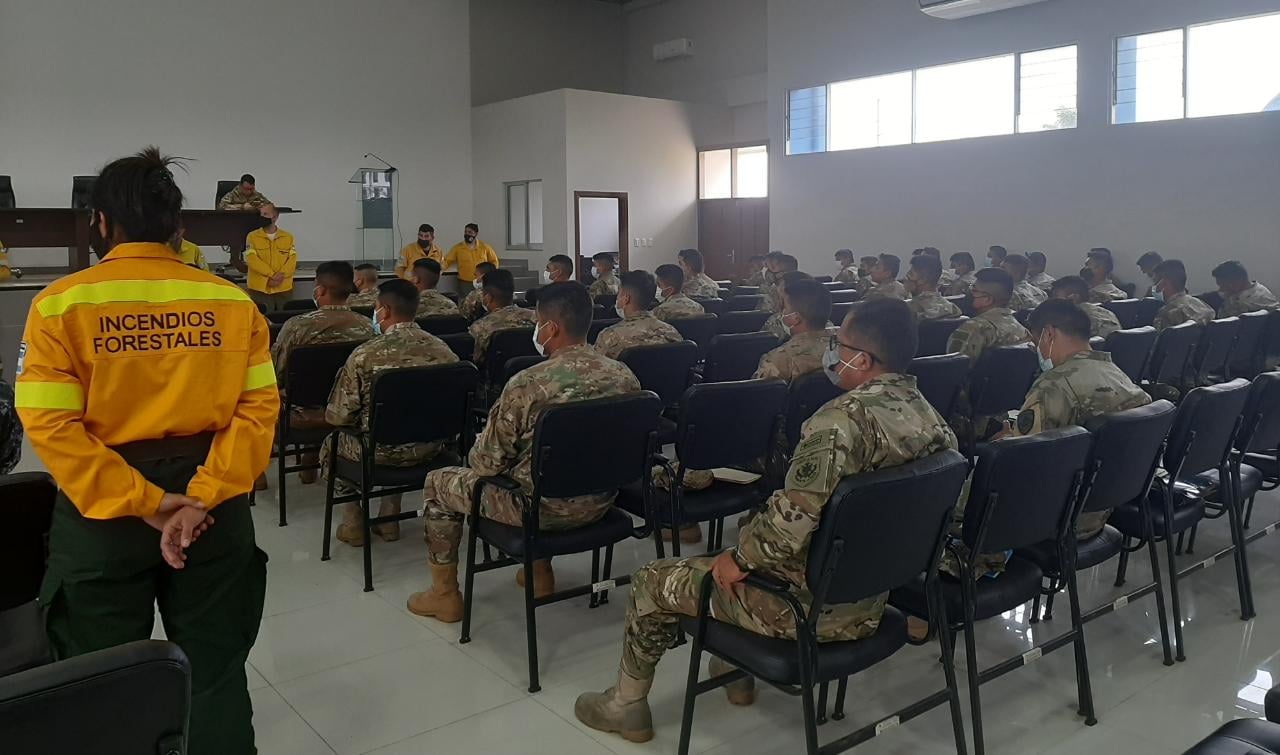 Con el respaldo de Argentina, militares fortalecen sus capacidades para la atención de incendios forestales