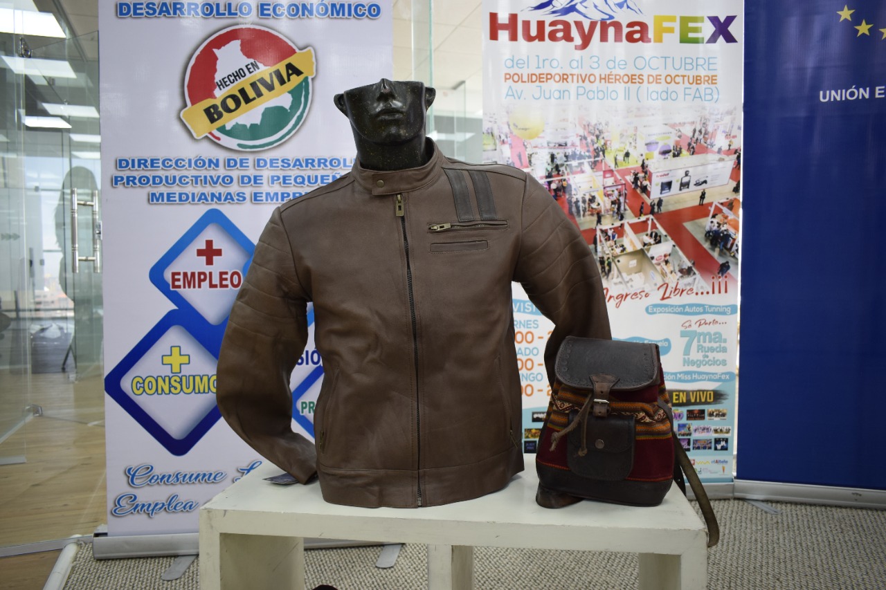 Arranca la primera feria “HuaynaFEX” en el polideportivo de la ciudad de El Alto